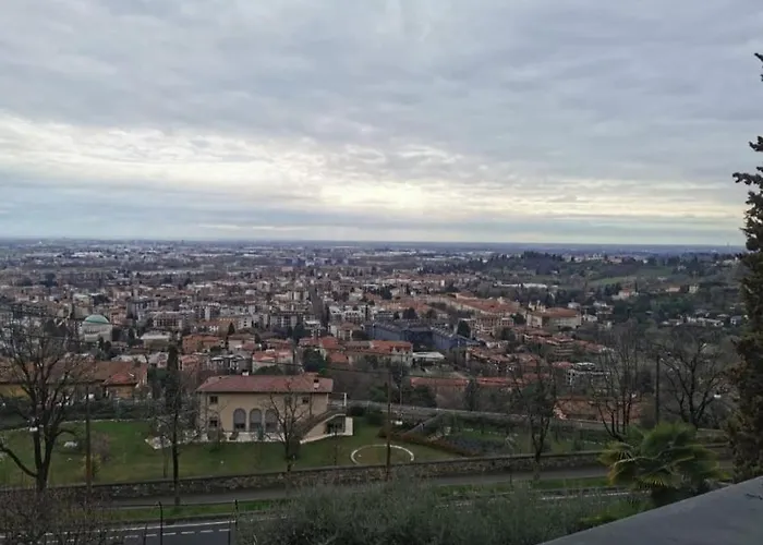 Flora Inn, Miramura - Panorama Incantato Апартаменти Бергамо